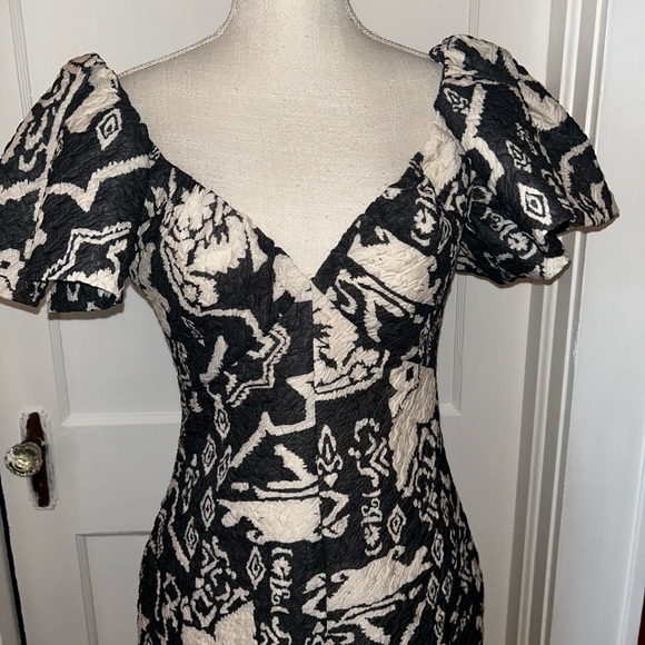 Womens Elegant Black and Cream Patterned Dress NWT size 6 - Picture 7 of 11